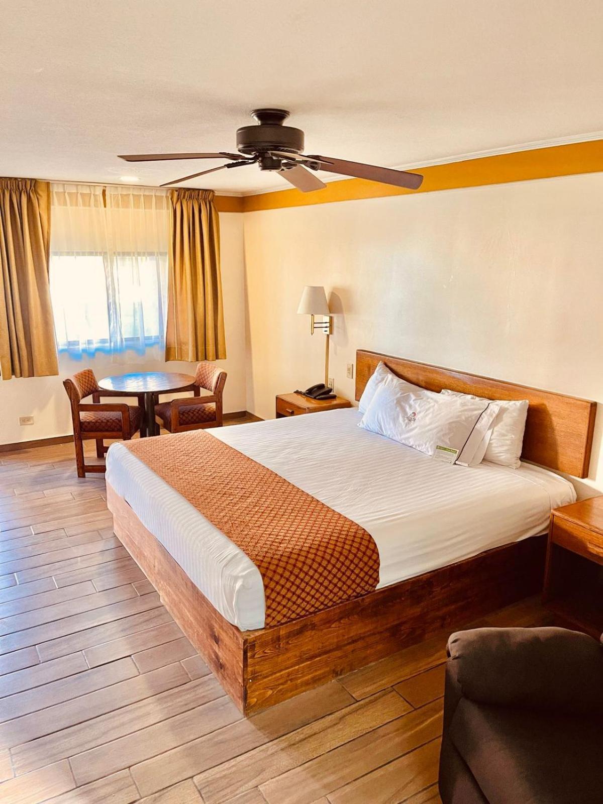 Hotel Santa Fe Camargo Екстер'єр фото